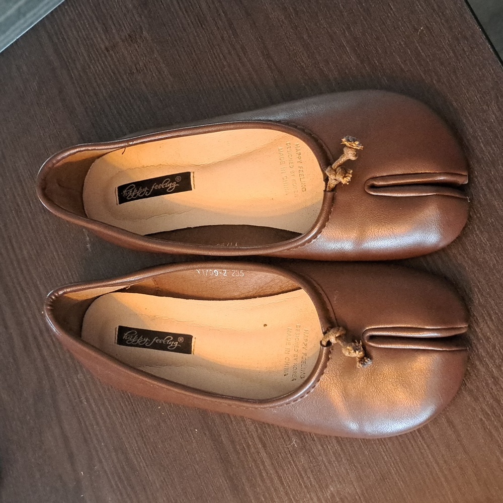 EU37 / 6.5 Split Toe Tabi Ballet Flat Shoes Happy Feelings